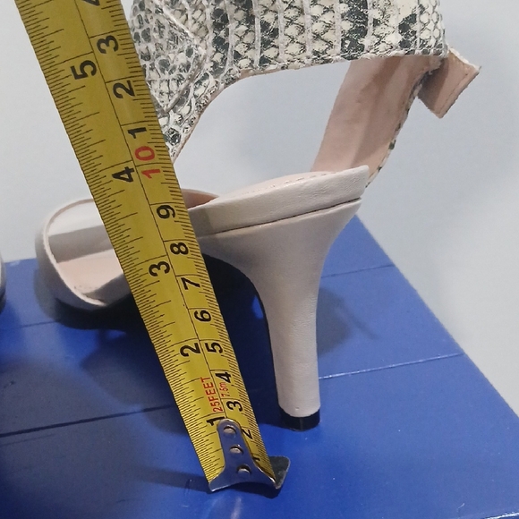Elegant Cream and Snake Print Women's Heels - Picture 4 of 4